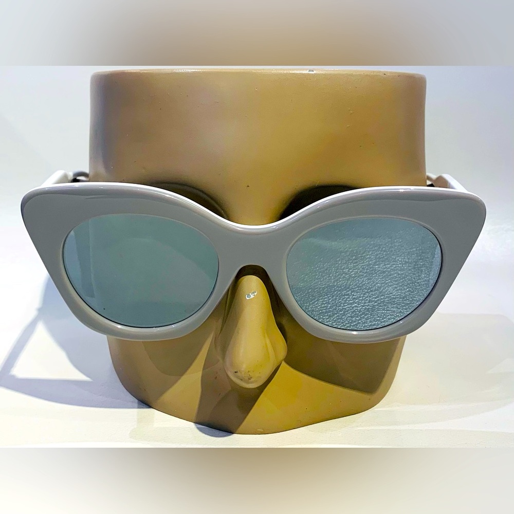 New Women’s Thom Browne Sunglasses - Picture 3 of 11